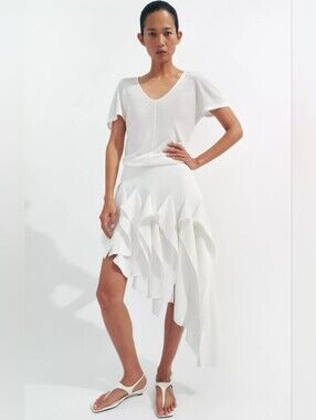 ZARA ZW COLLECTION ECRU/WHITE AYSMMETRIC RUFFLED SKIRT ✨️✨️✨️